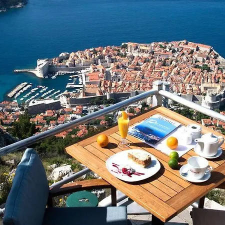 Sea View Solitudo شقة